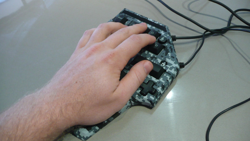 Illustration for article titled Hori's TAC3 Brings a Mouse and (Tiny) Keyboard to the PS3